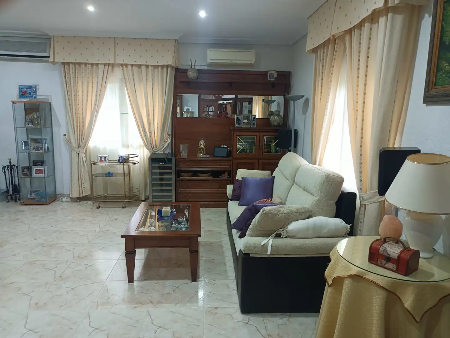 Sala d'estar de Casa o xalet en venda en Poniente-Norte - Miralbaida - Parque Azahara