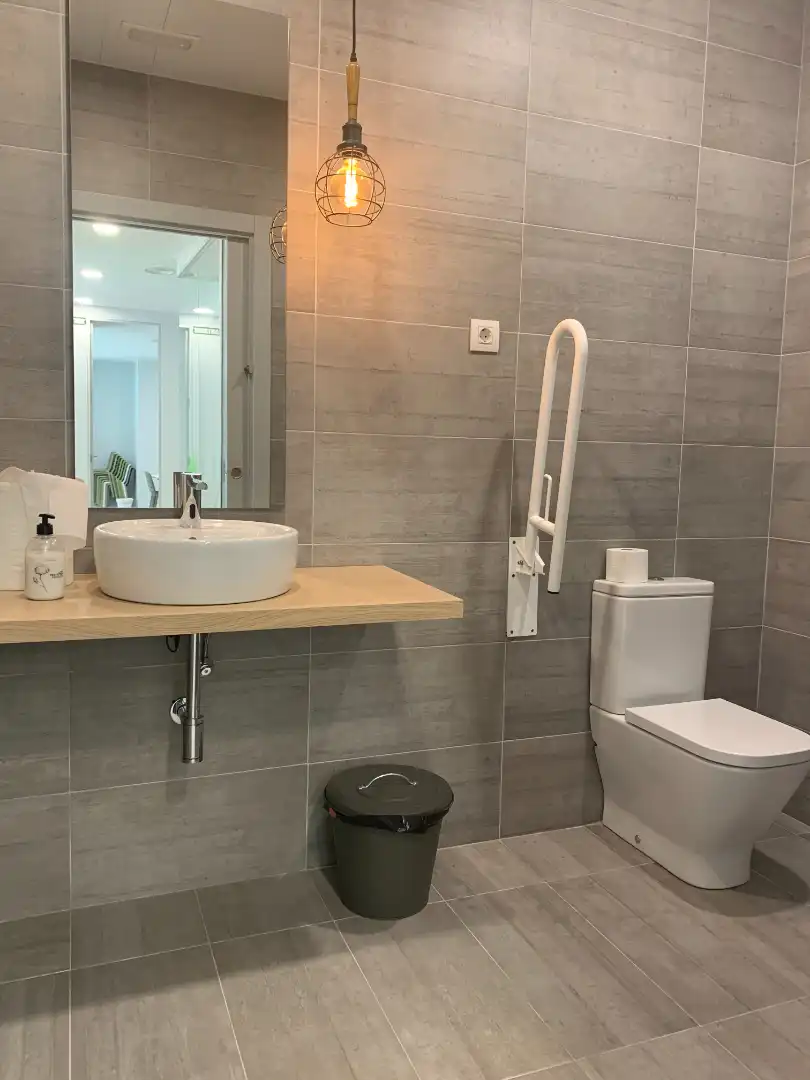 Baño de Local en venta en Sant Feliu de Llobregat con Aire acondicionado y Calefacción