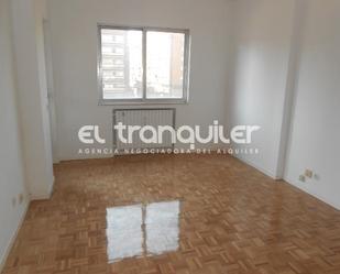 Bedroom of Flat to rent in  Madrid Capital  with Parquet flooring, Terrace and Washing machine