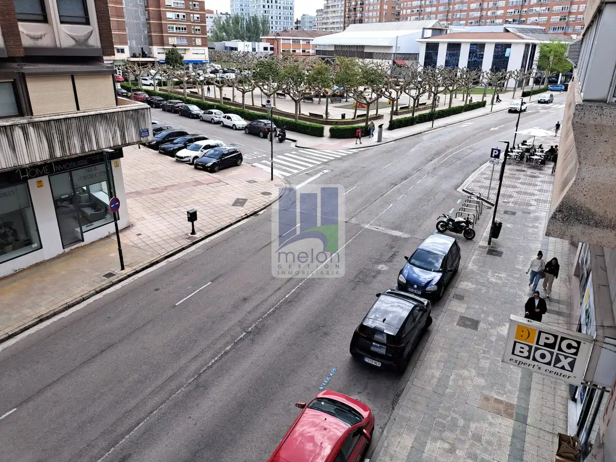 Vista exterior de Pis en venda en Burgos Capital