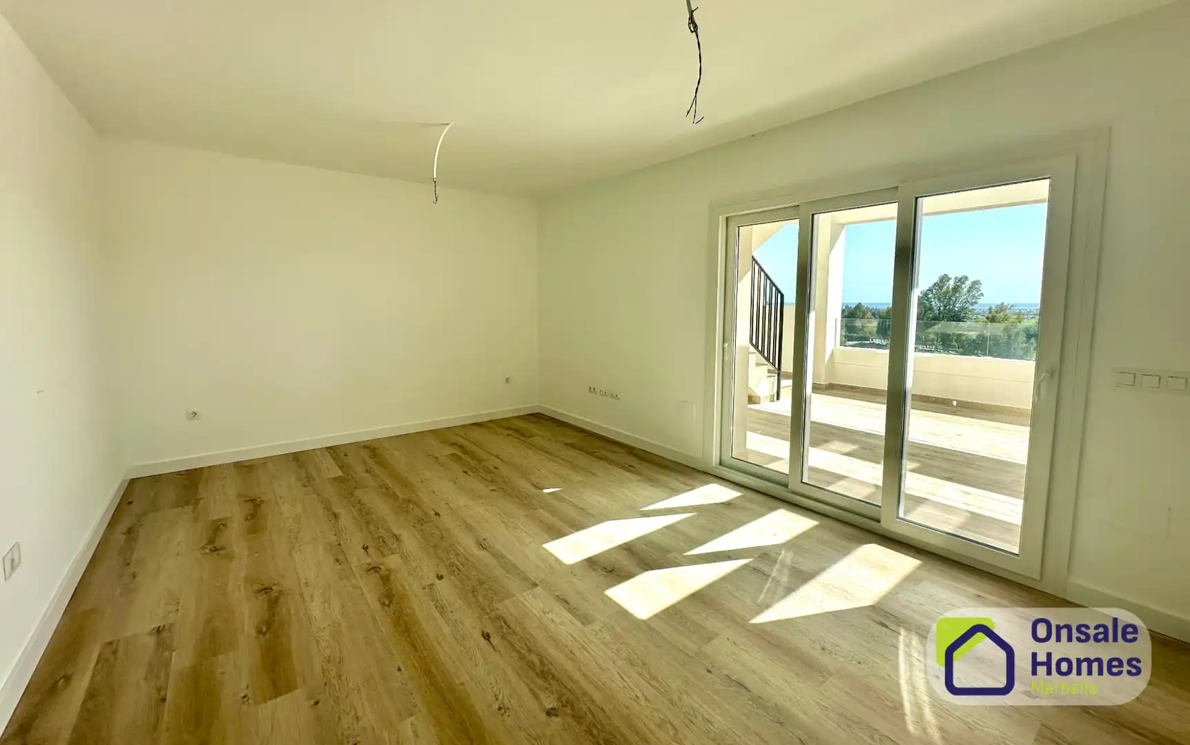Wohnzimmer von Dachboden zur Miete in Marbella mit Klimaanlage, Terrasse und Abstellraum