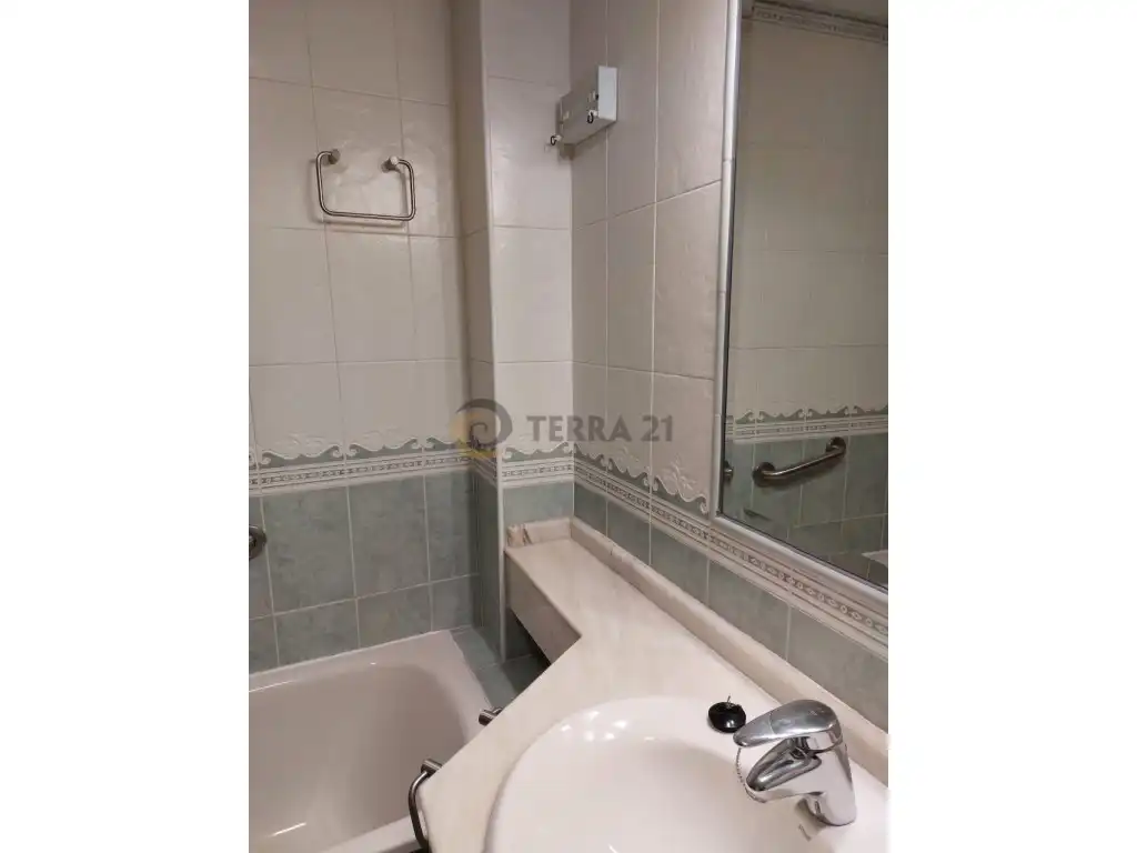 Badezimmer von Wohnung zur Miete in Jaén mit Möbliert