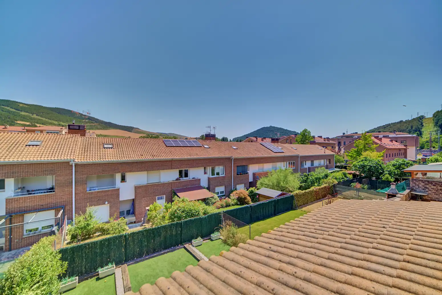 Vista exterior de Casa adosada en venta en Ezcabarte con Calefacción, Jardín privado y Parquet