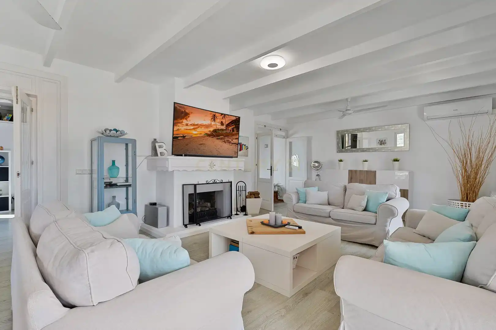 Living room of Houses for sale in Marbella  with Air Conditioner, Private garden and Swimming Pool