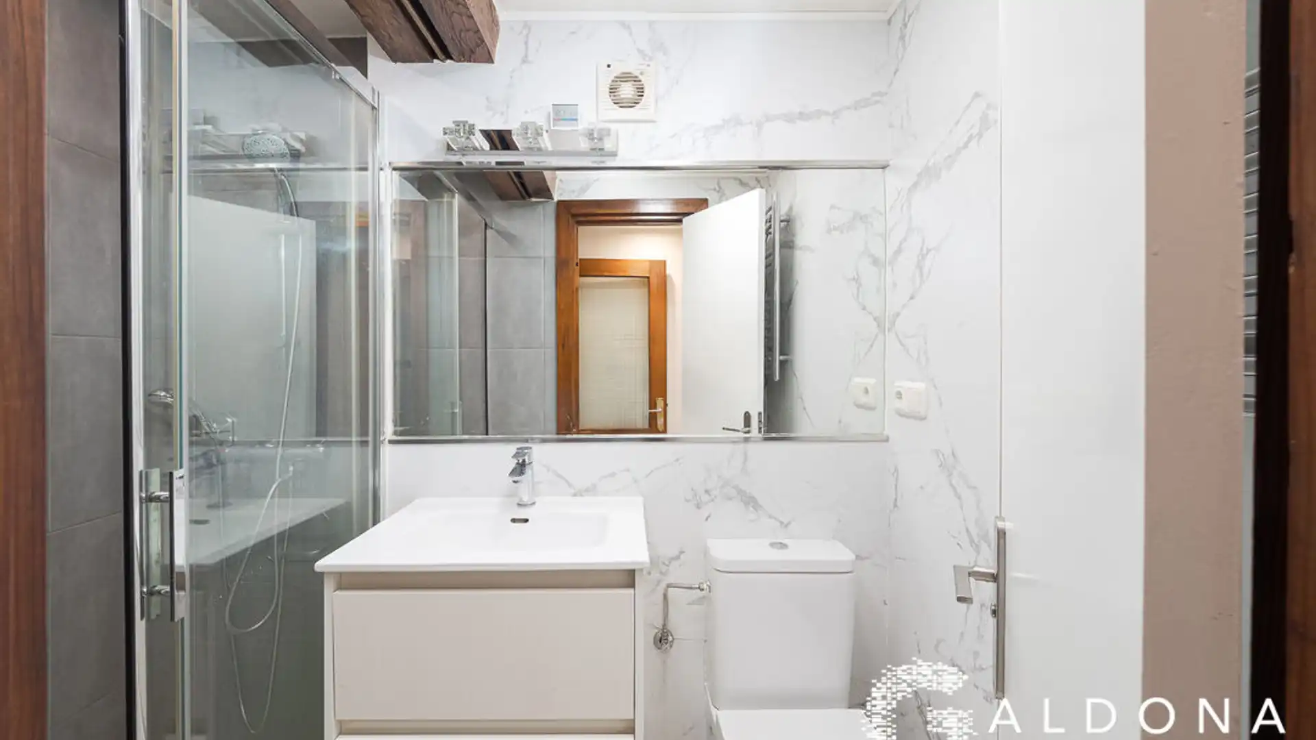 Flat for sale in Reyes Catolicos Kalea, Área Romántica, Centro