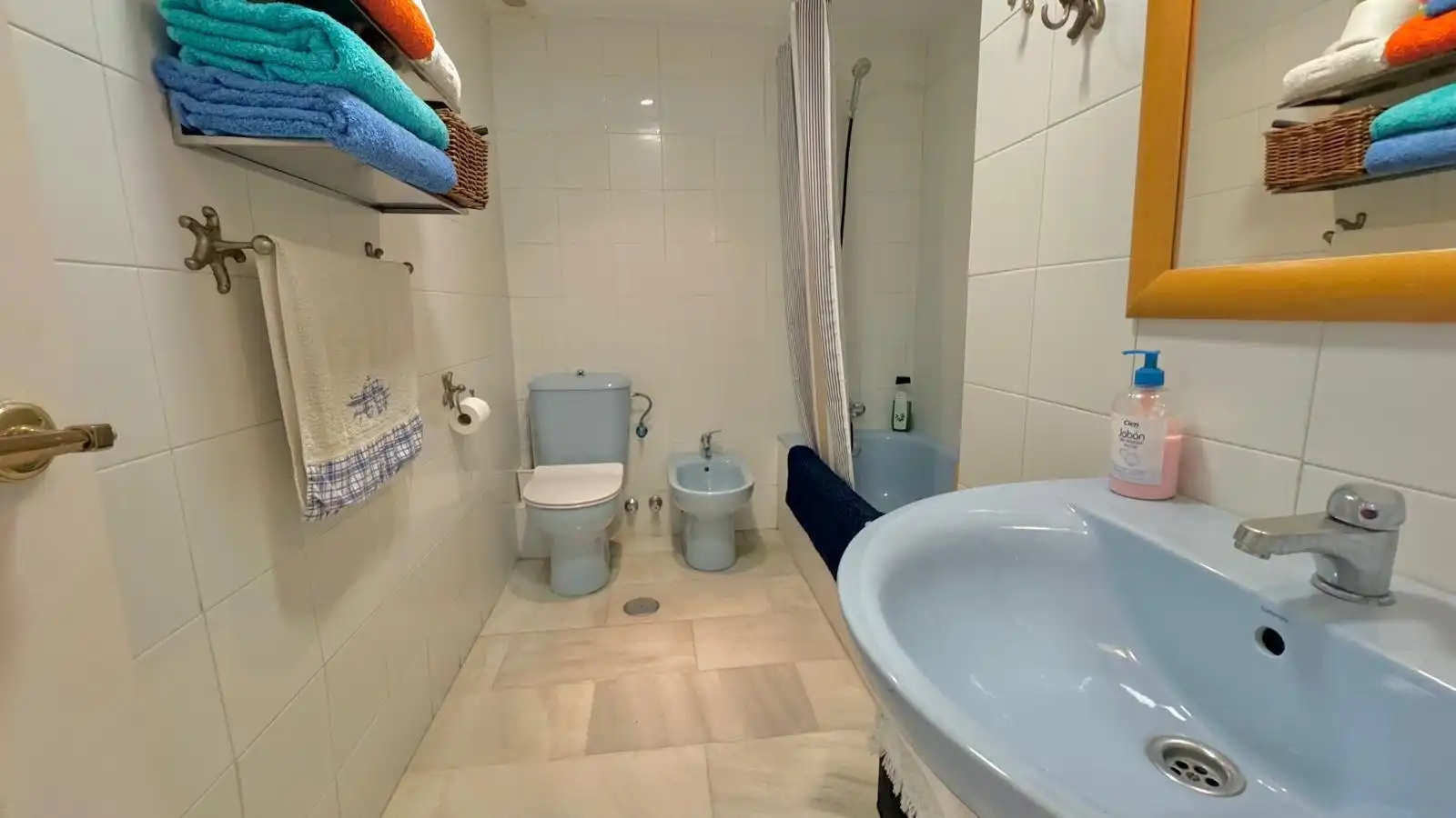 Bany de Casa o xalet en venda en Torremolinos amb Aire condicionat, Calefacció i Jardí privat