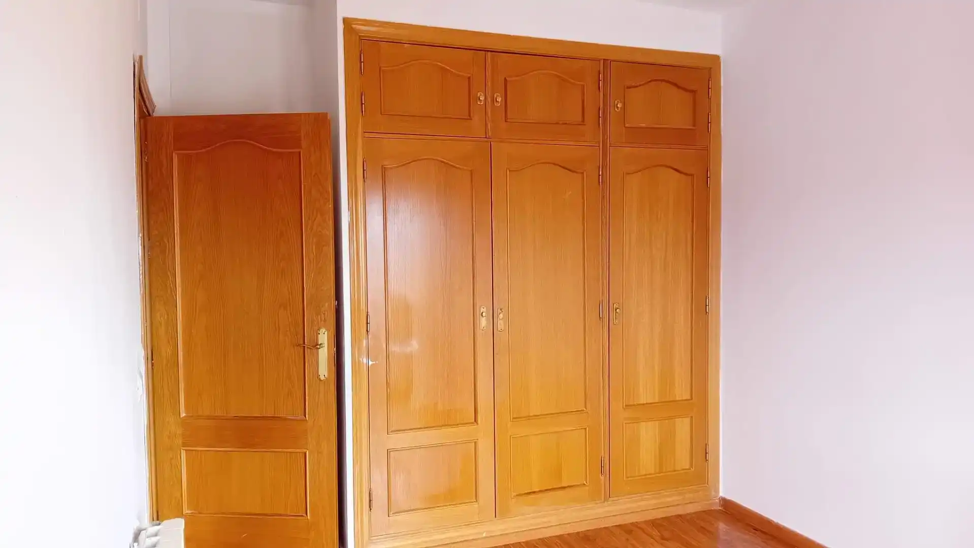 Dormitori de Casa adosada en venda en Las Mesas   amb Jardí privat, Moblat i Balcó