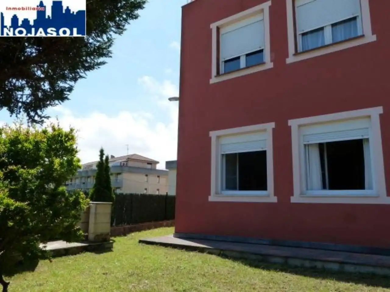 Vista exterior de Apartament de lloguer en Arnuero amb Calefacció, Jardí privat i Terrassa