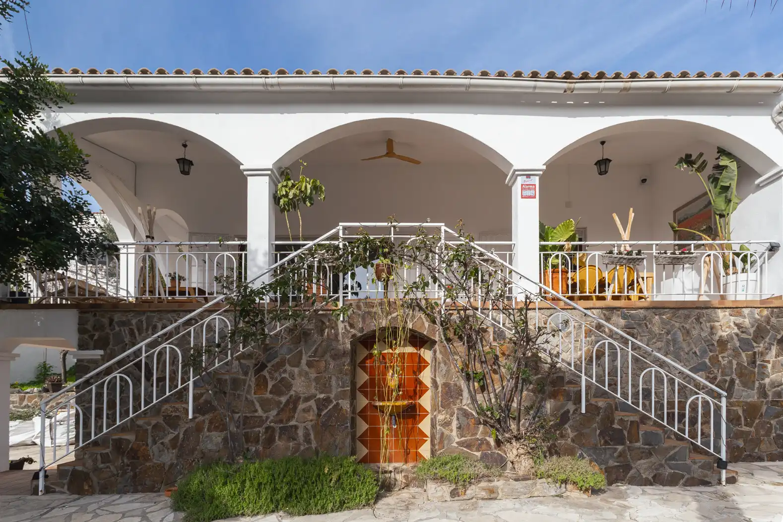 Vista exterior de Casa o xalet en venda en Cunit amb Aire condicionat, Calefacció i Jardí privat