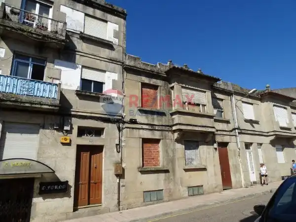 Adossat en venda a Rúa Mantelas