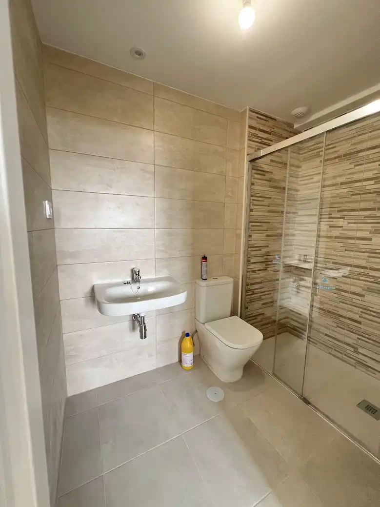 Badezimmer von Wohnung zur Miete in Siero mit Klimaanlage, Heizung und Terrasse