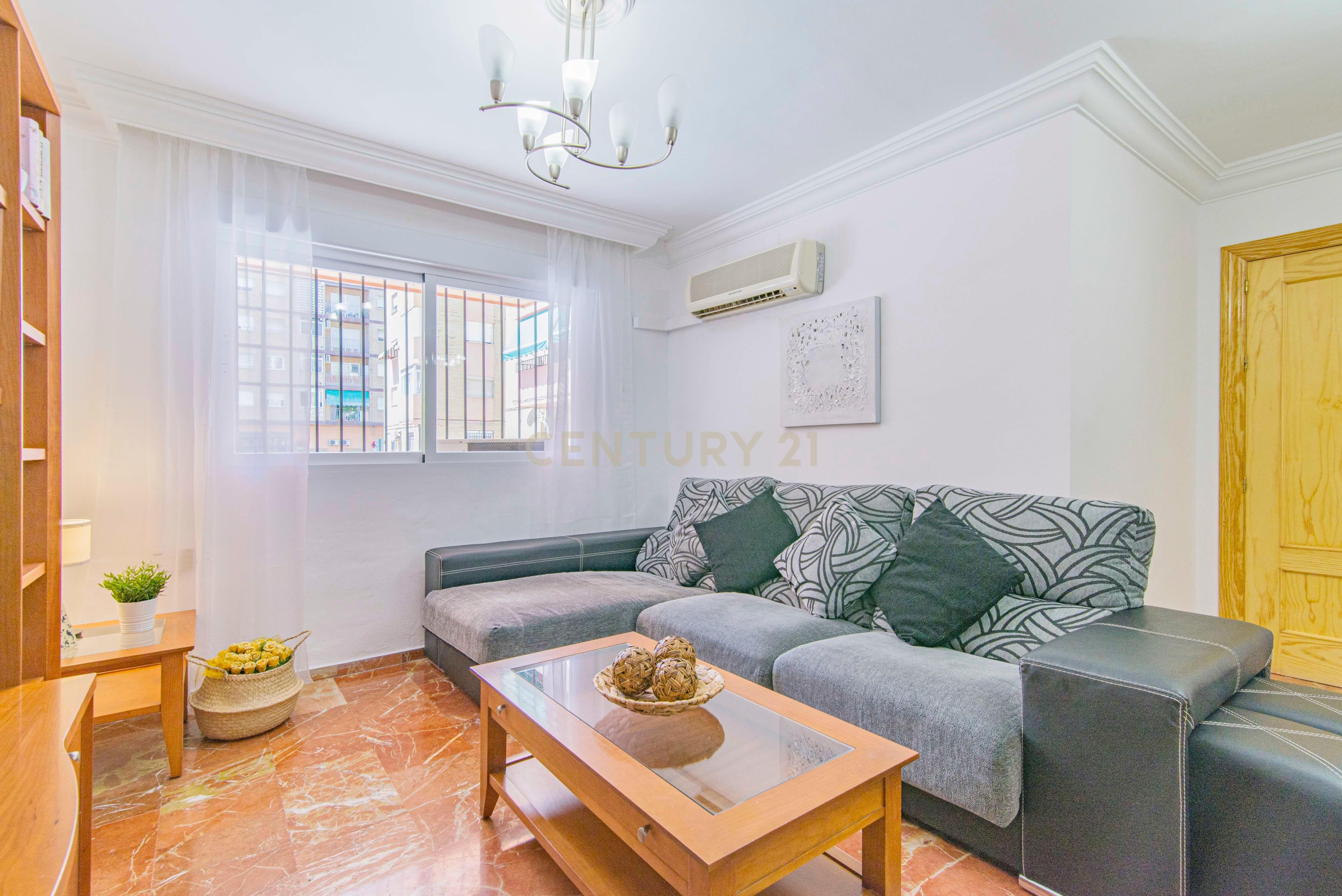 Living room of Flat for sale in  Granada Capital  with Air Conditioner