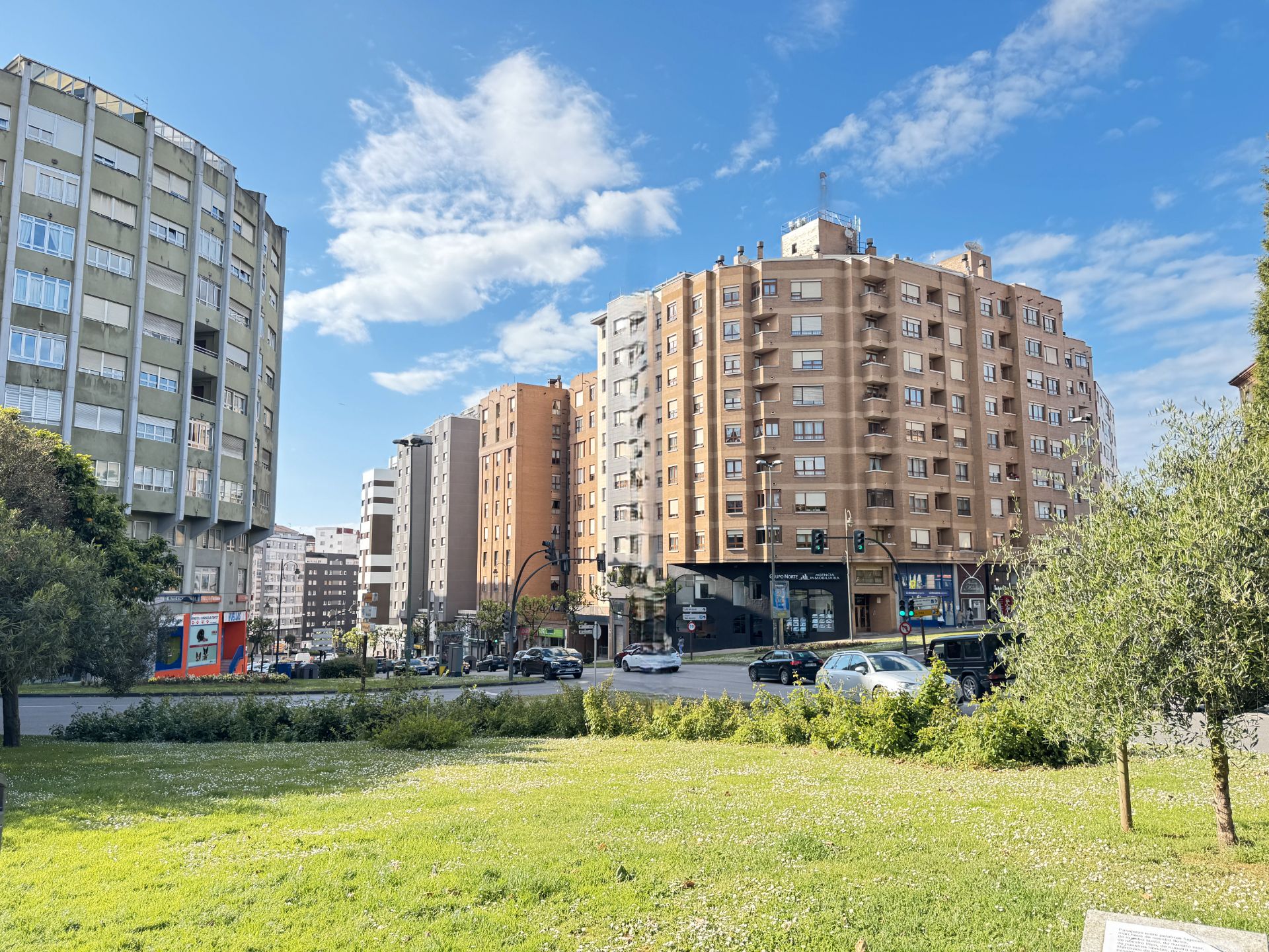 Vista exterior de Piso en venta en Avilés con Calefacción, Parquet y Terraza