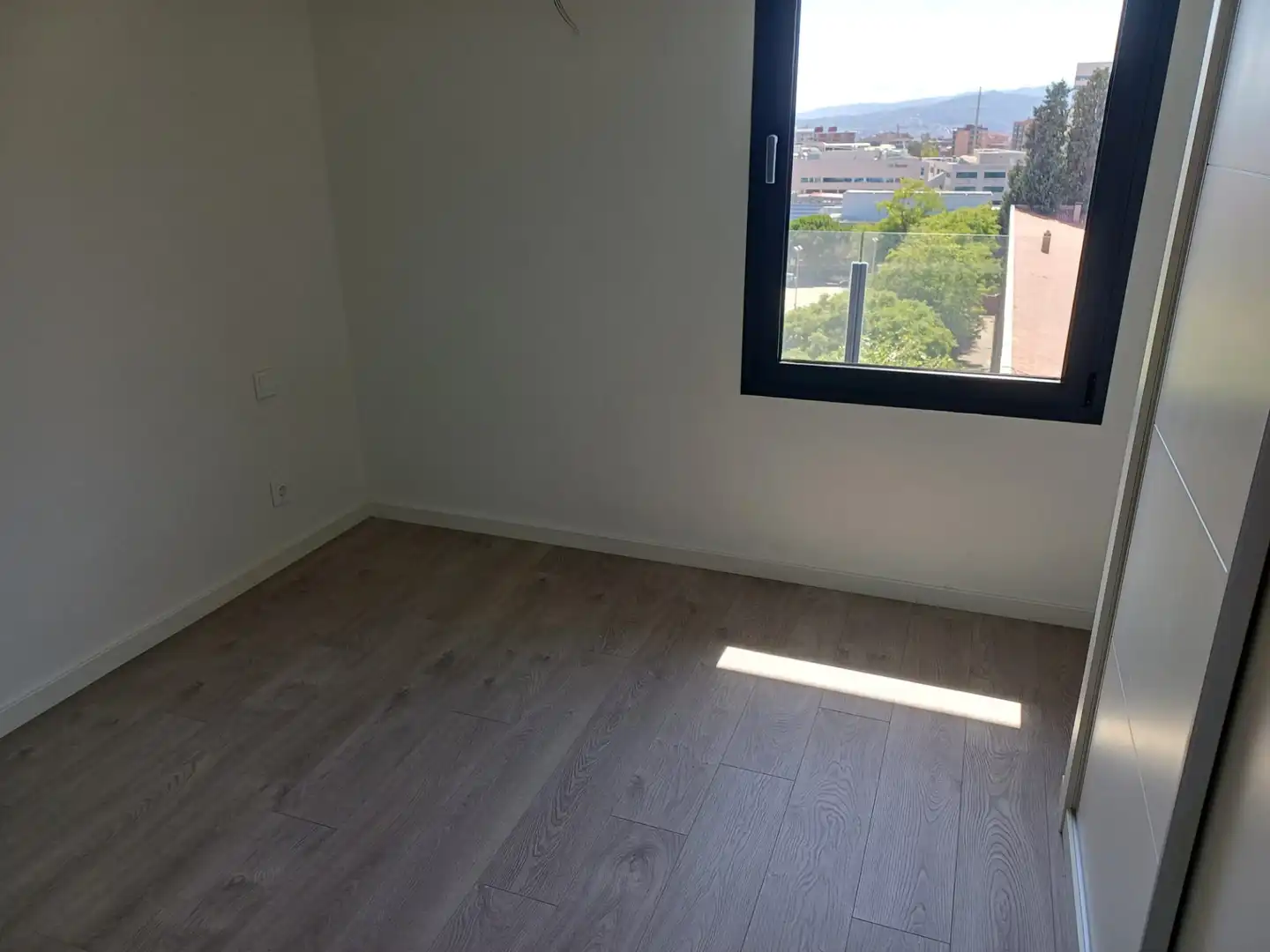 Bedroom of Flat for rent in Esplugues de Llobregat  with Air Conditioner, Heating and Parquet flooring