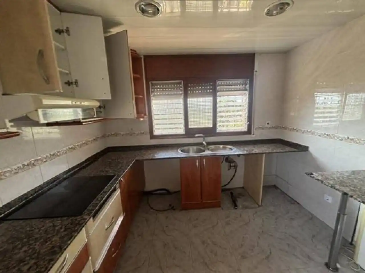 Cuina de Casa o xalet en venda en Vilanova del Vallès amb Jardí privat, Terrassa i Balcó