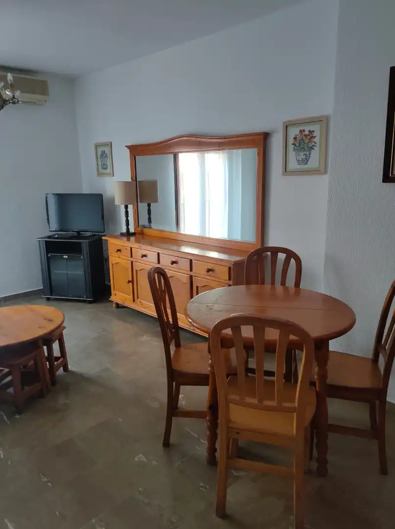 Menjador de Pis de lloguer en  Granada Capital amb Aire condicionat, Moblat i Forn