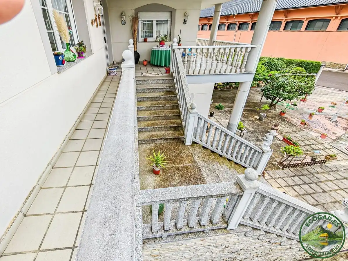 Terrassa de Casa o xalet en venda en Cacabelos amb Calefacció, Jardí privat i Terrassa
