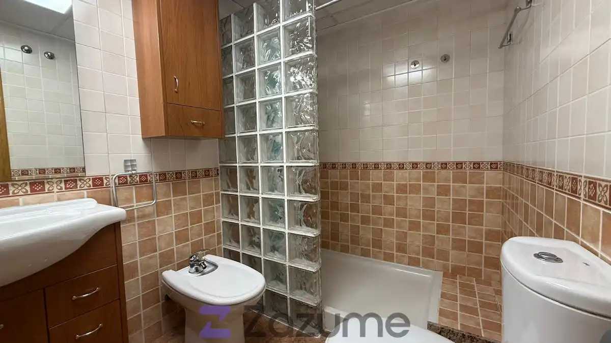 Baño de Piso de alquiler en Murcia con Aire acondicionado, Calefacción y Amueblado