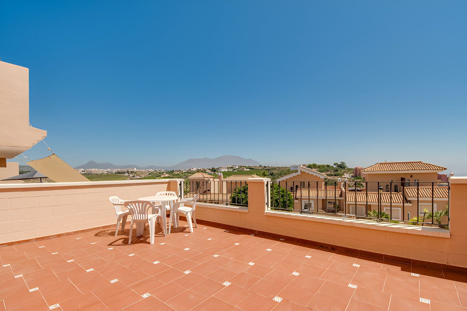 Terrassa de Casa adosada en venda en Manilva amb Aire condicionat, Terrassa i Traster
