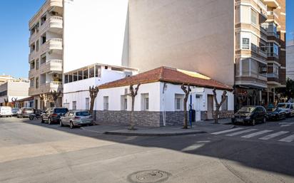 Vista exterior de Casa o xalet en venda en Torrevieja amb Aire condicionat, Calefacció i Terrassa