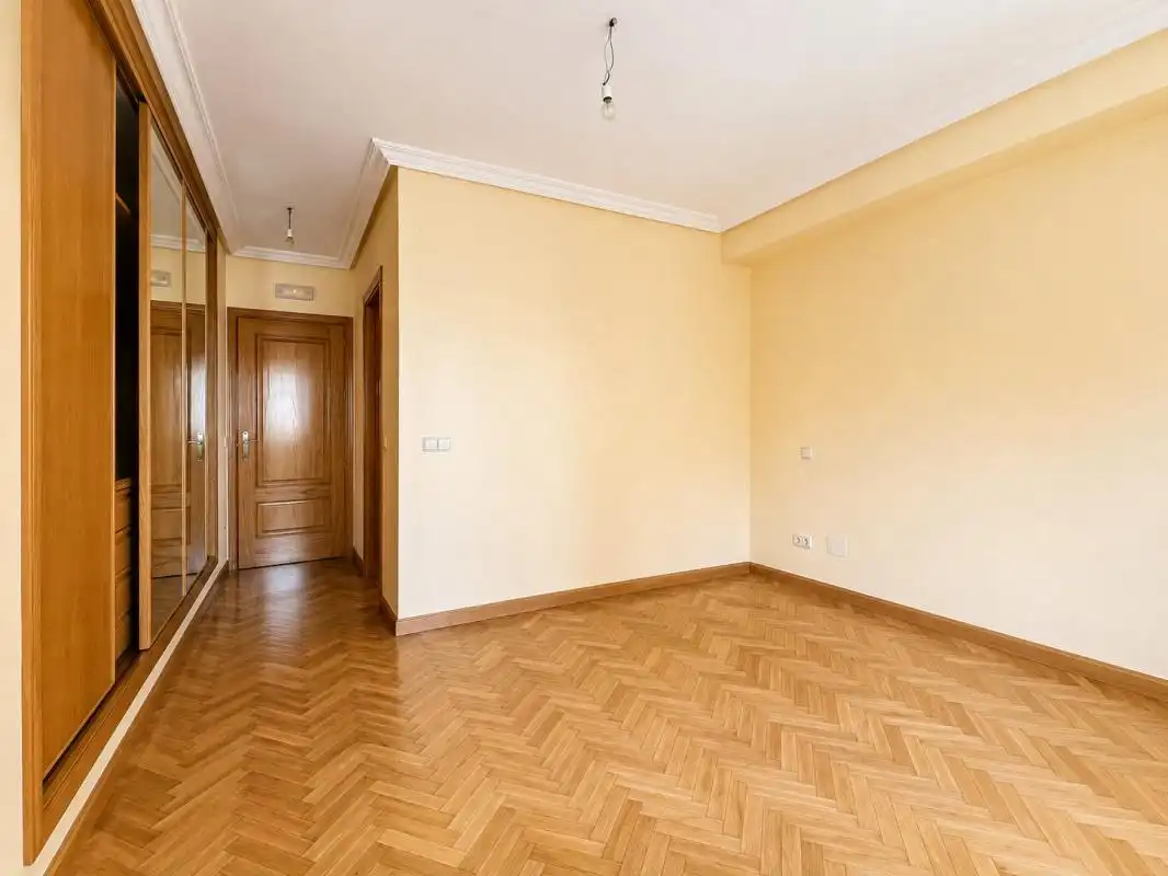 Bedroom of Flat for rent in Madrid  with Air Conditioner, Heating and Swimming Pool