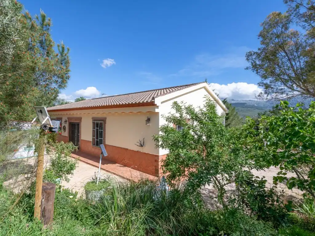 Vista exterior de Finca rústica en venda en Villanueva del Trabuco amb Aire condicionat, Jardí privat i Terrassa