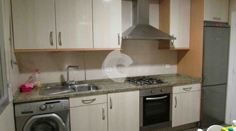 Se vende de forma conjunta  2 pisos de 80m2 con 2 dormitorios, 1 baño, salón y cocina independiente equipada cada uno.   Terraza d