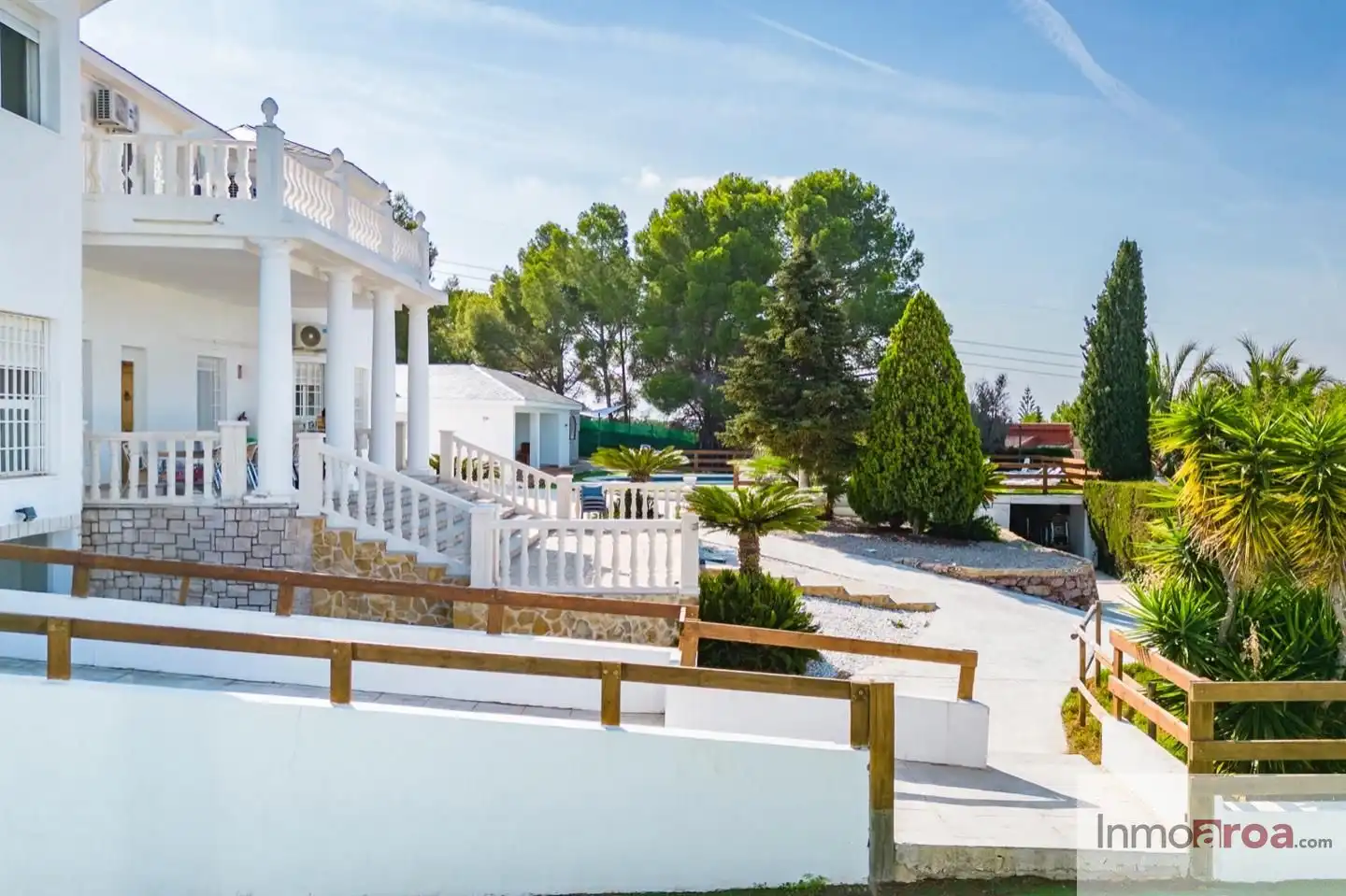 Vista exterior de Casa o xalet de lloguer en Bétera amb Aire condicionat, Calefacció i Jardí privat