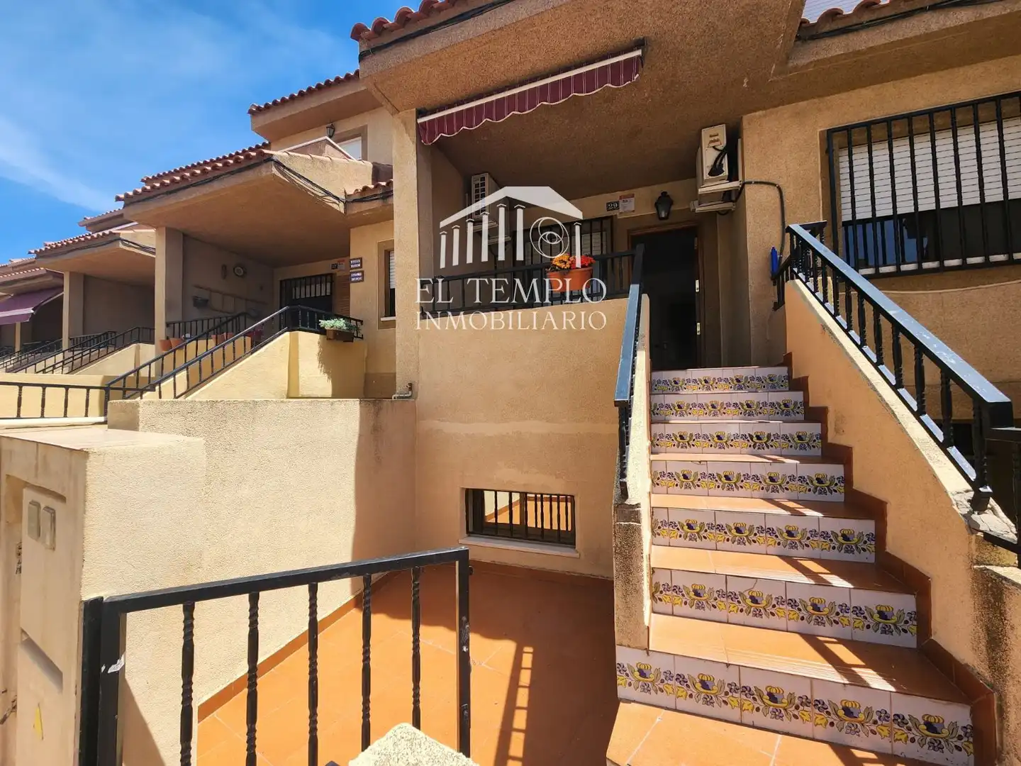 Vista exterior de Casa adosada en venta en Onil con Aire acondicionado