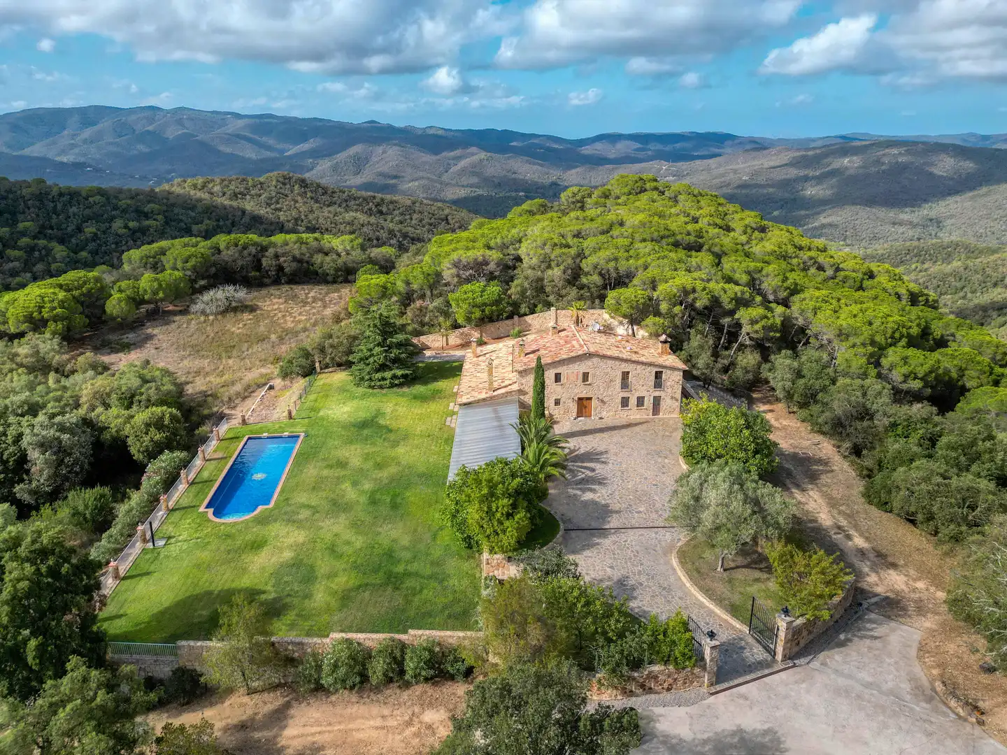 Landhaus mit Pool zum Verkauf in Carrer Castell d'Aro 706