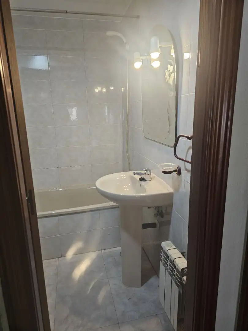 Bathroom of Flat for sale in Fuenlabrada  with Air Conditioner, Heating and Parquet flooring