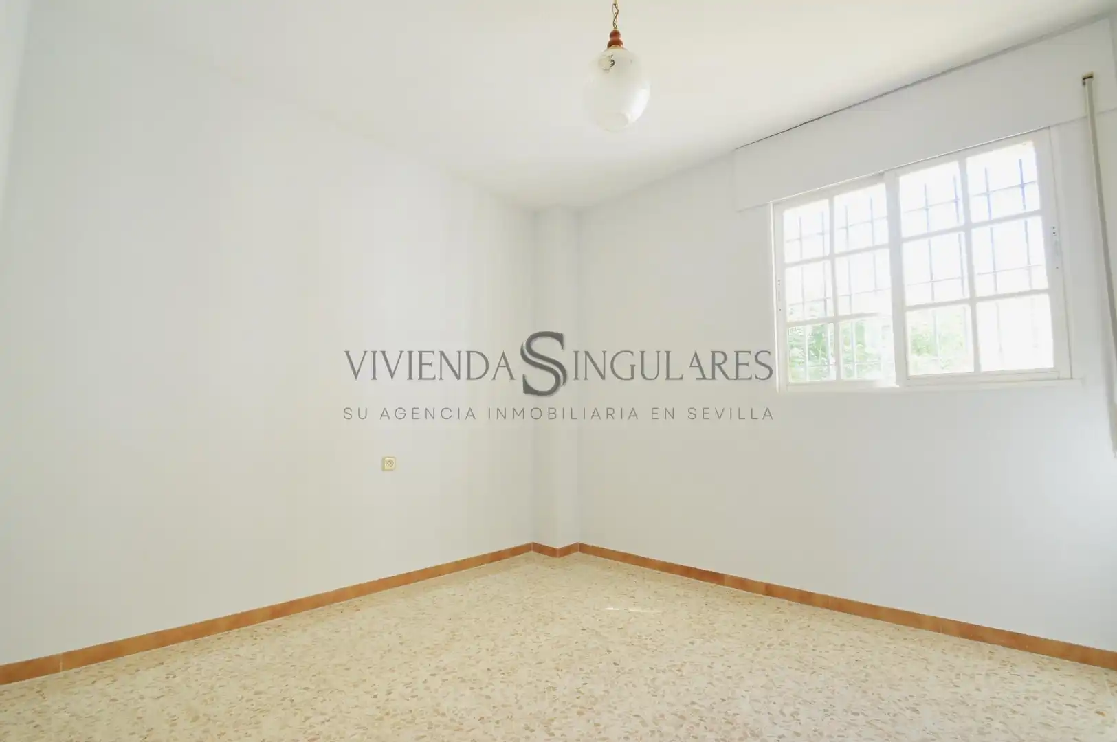 Bedroom of Flat for sale in Sevilla  with Air Conditioner, Private garden and Terrace