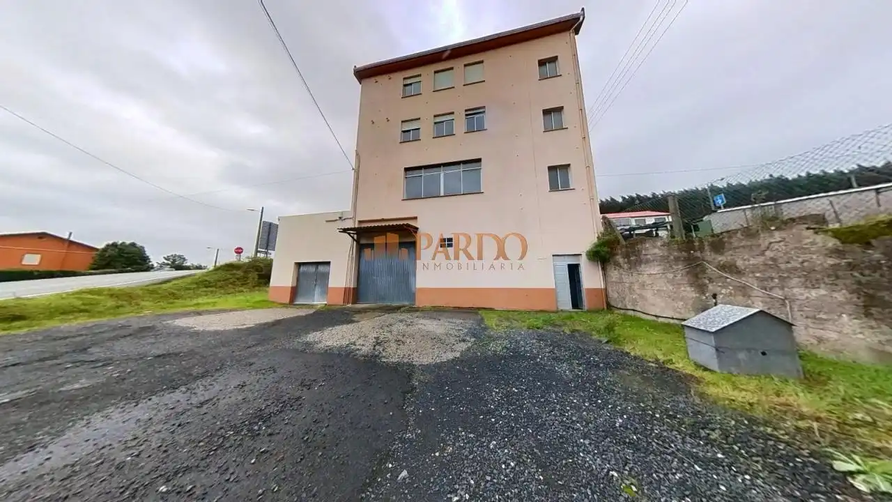Vista exterior de Edificio en venta en Fene