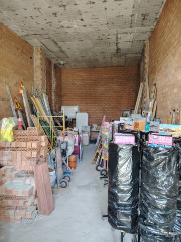 Local comercial en Venta en Calle Industria en Pisa
