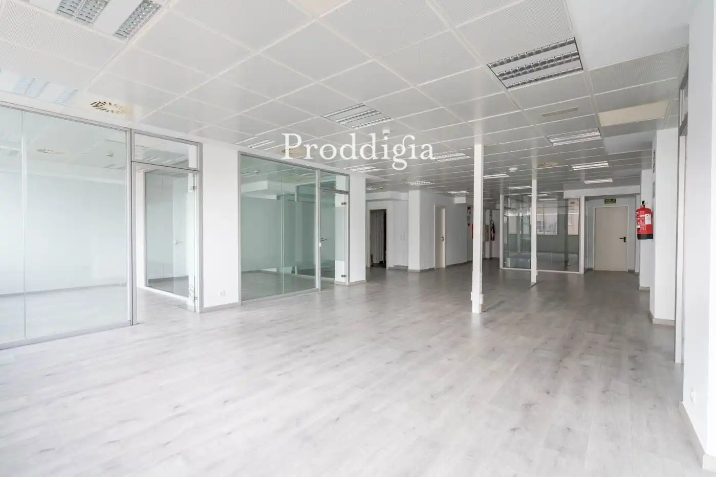 Büro zur Miete in Barcelona mit Klimaanlage, Heizung und Alarm