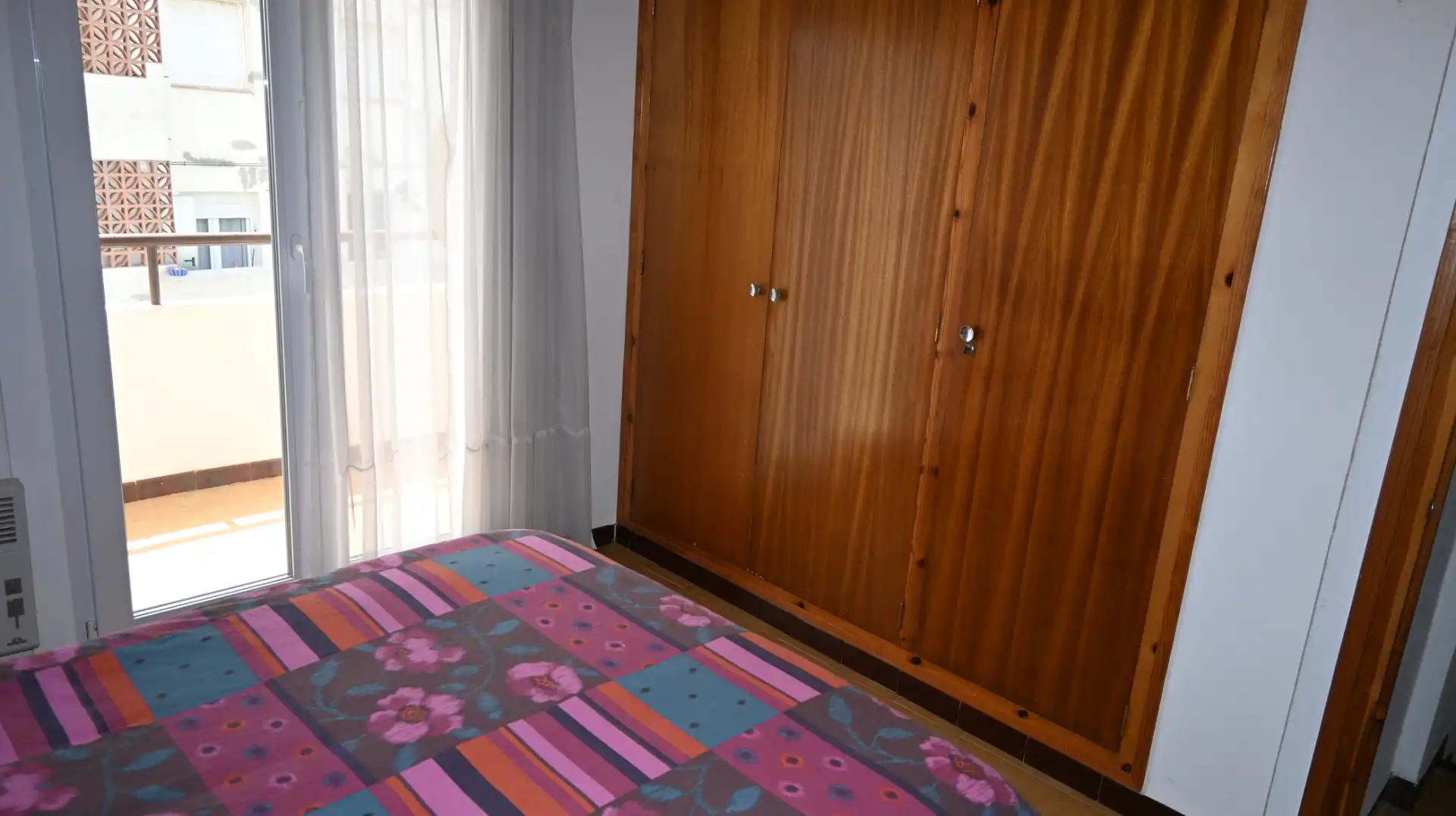 Schlafzimmer von Einfamilien-Reihenhaus zum Verkauf in L'Escala mit Möbliert