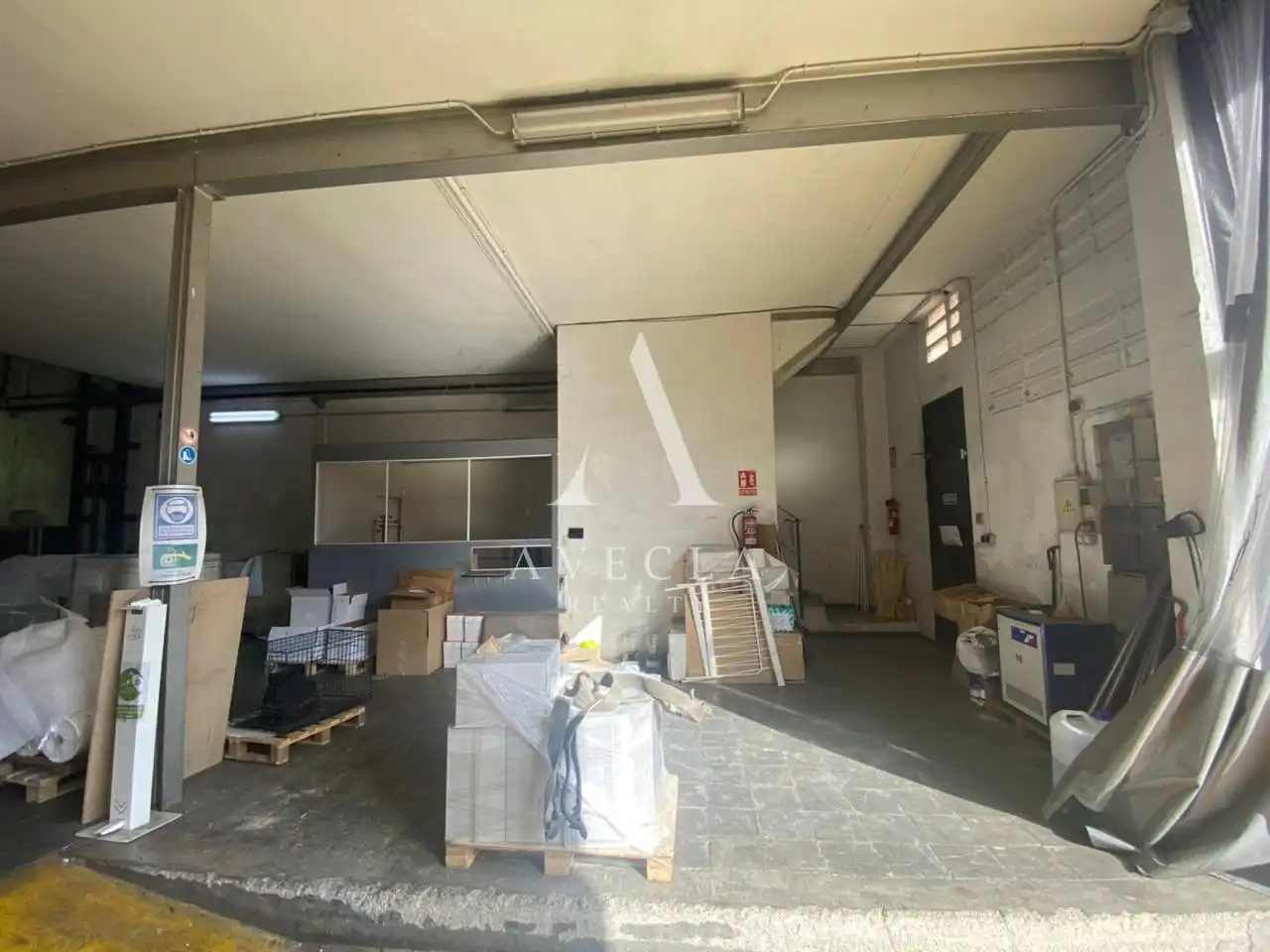 Nau industrial en venda en Ripollet