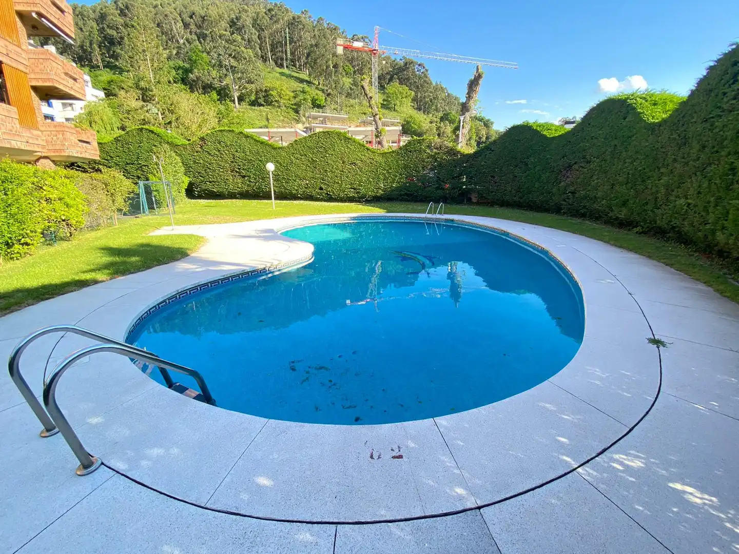 Piscina de Piso en venta en Castro-Urdiales con Calefacción, Jardín privado y Parquet