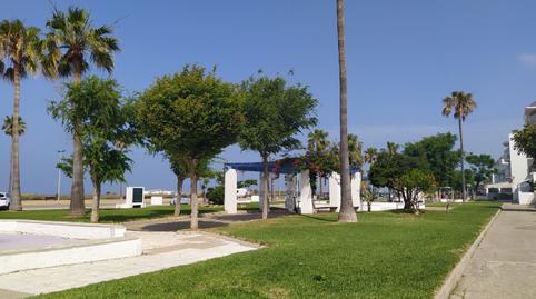 Foto 2 de Casa adosada en venta en Conil, Cádiz