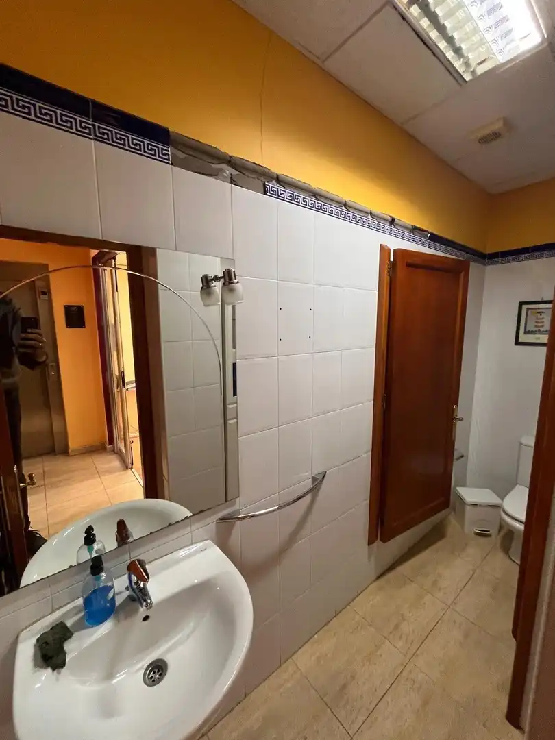 Badezimmer von Fabrikhallen zur Miete in Las Palmas de Gran Canaria