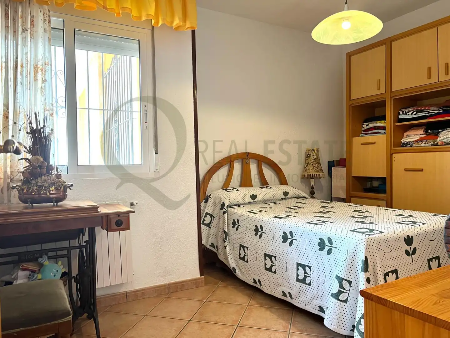 Dormitori de Casa o xalet en venda en Alicante / Alacant amb Jardí privat, Terrassa i Traster