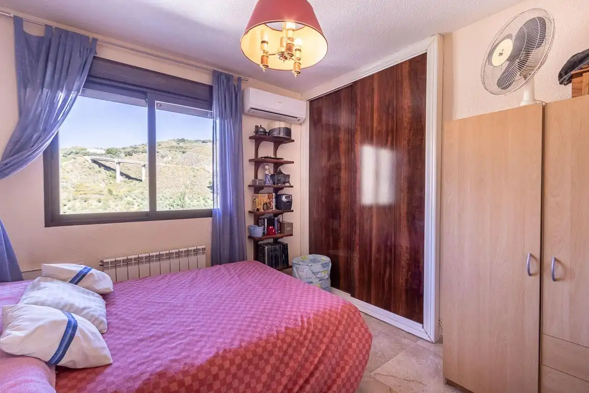 Dormitori de Casa o xalet en venda en Pinos Genil amb Aire condicionat, Calefacció i Jardí privat