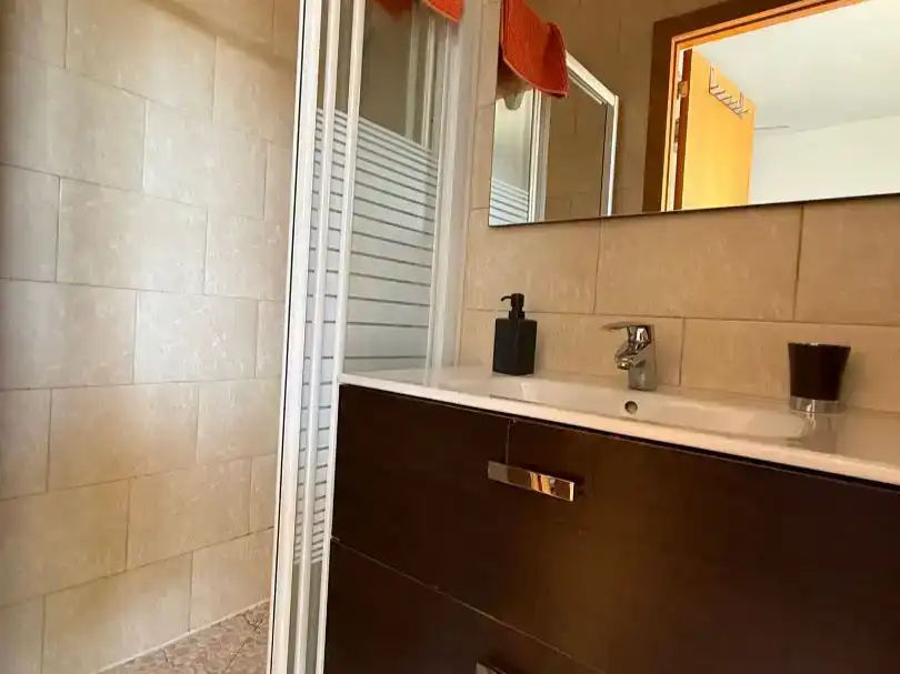 Baño de Piso para compartir en San Bartolomé de Tirajana con Parquet y Amueblado
