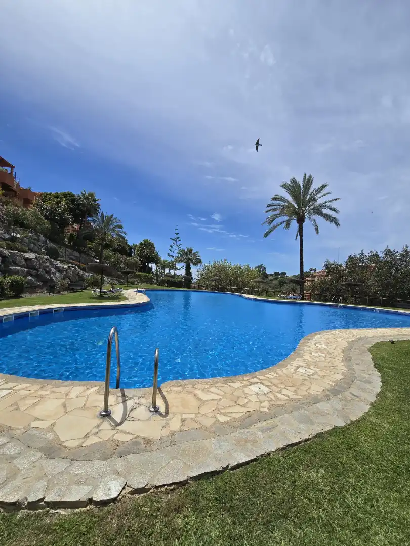 Piscina de Pis en venda en Marbella amb Terrassa, Traster i Piscina comunitària