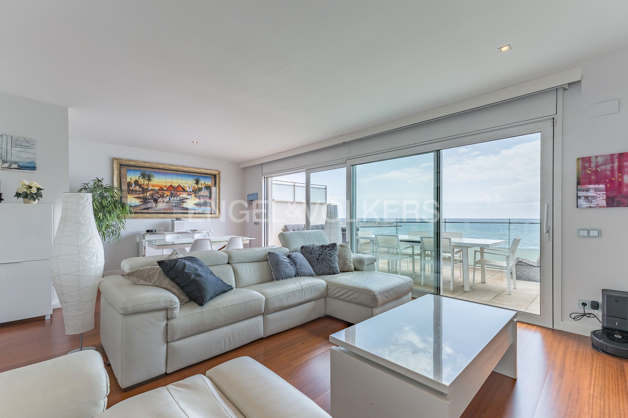 Living room of Duplex for sale in Sitges  with Air Conditioner, Heating and Parquet flooring