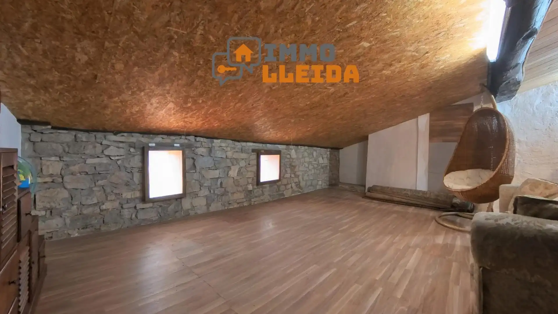 Casa adosada en venda en Montoliu de Segarra amb Moblat
