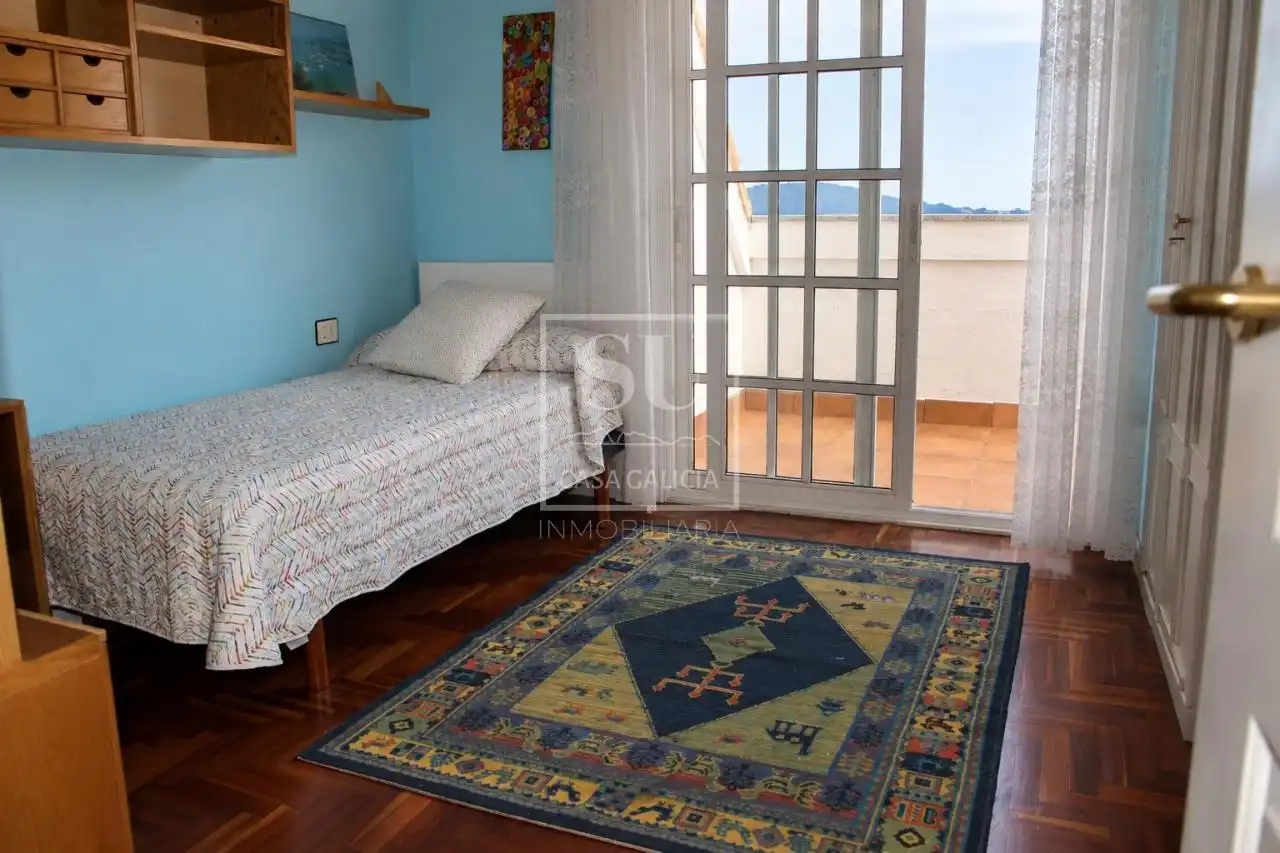 Dormitori de Casa adosada en venda en Baiona amb Calefacció, Jardí privat i Terrassa