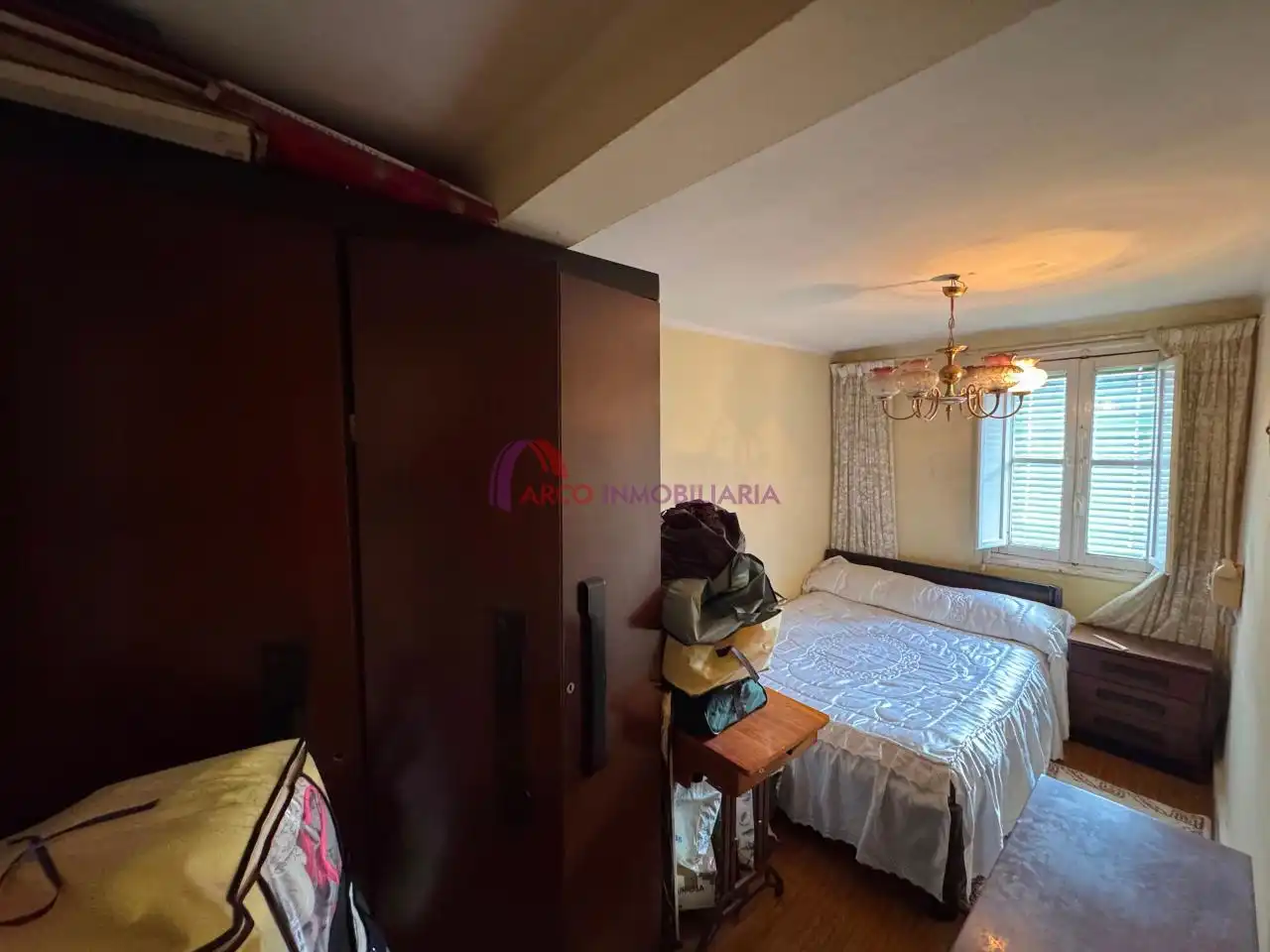 Habitación de Casa adosada en venta en Burgos con Calefacción