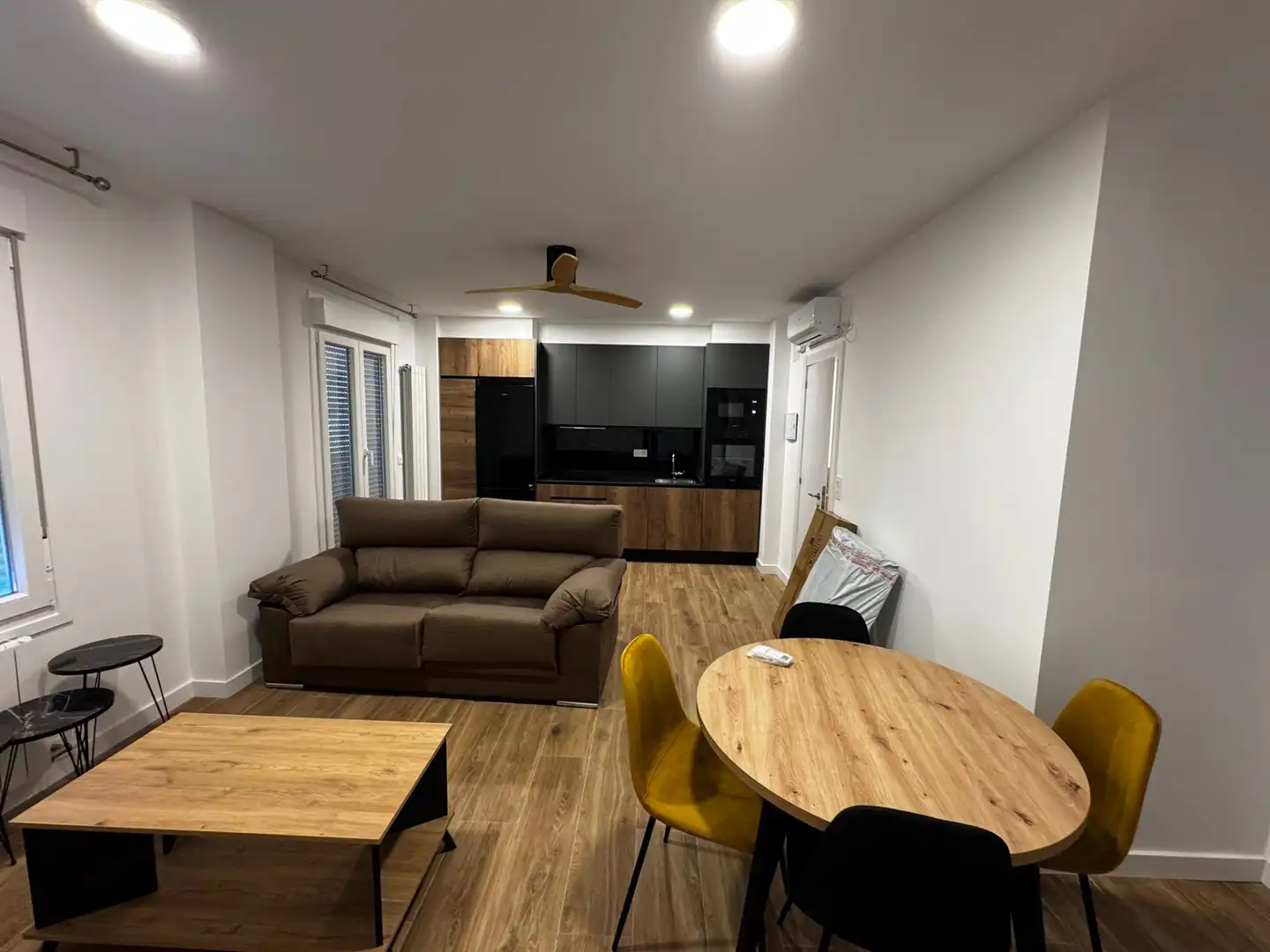 Wohnzimmer von Wohnungen zur Miete in Zaragoza mit Heizung, Möbliert und Ofen