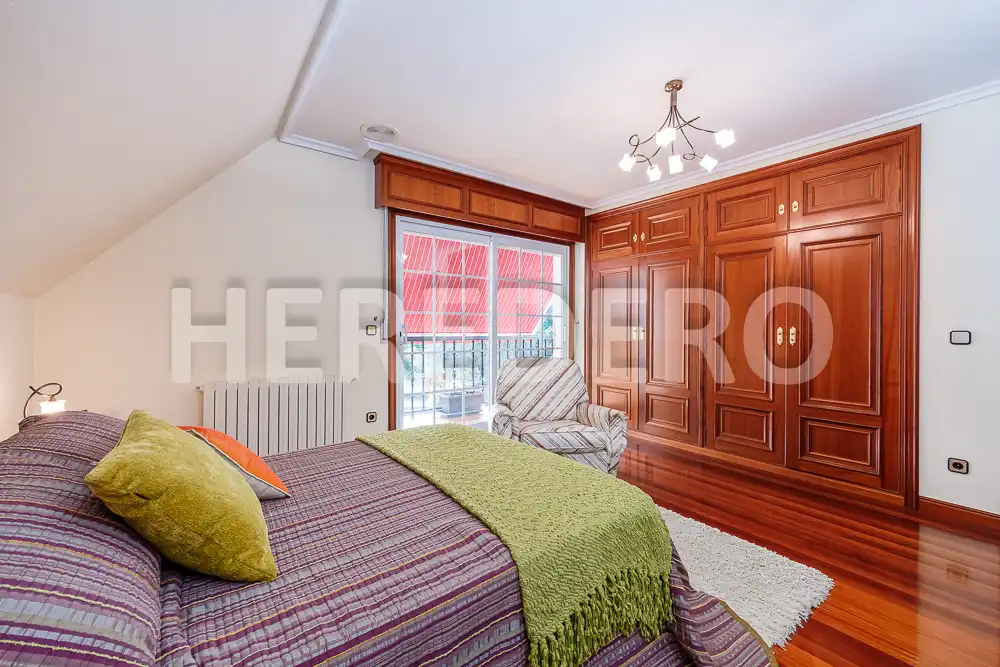 Habitación de Casa o chalet en venta en Vigo  con Calefacción, Jardín privado y Terraza